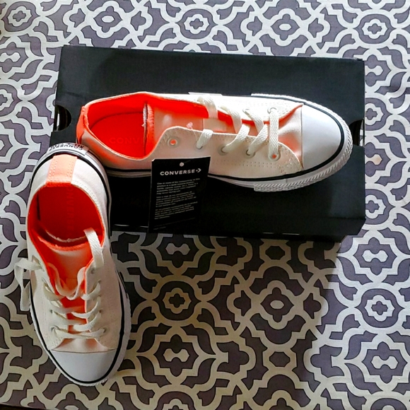 Converse - Picture 1 of 3